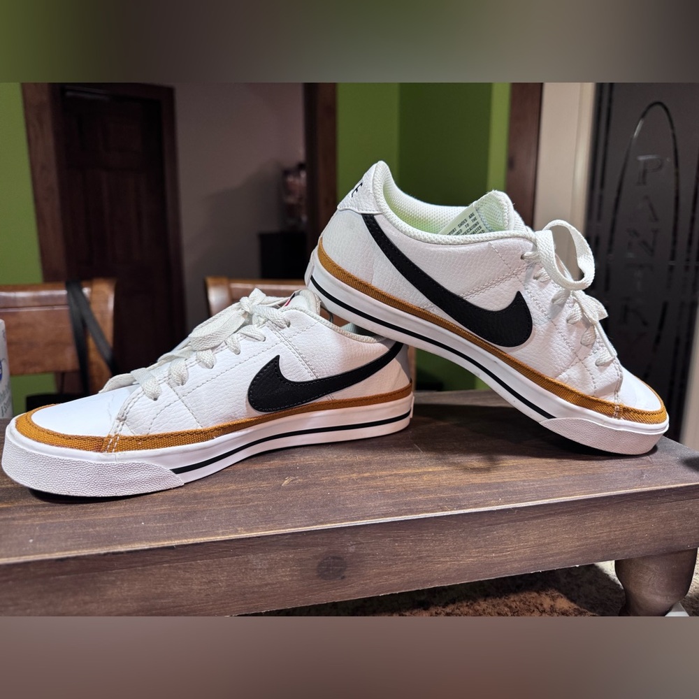 Nike Court Legacy Women's Sneaker